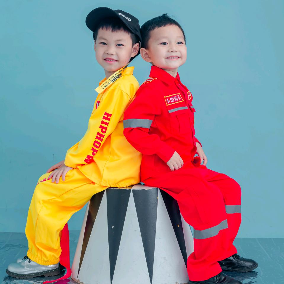 两只小鹿