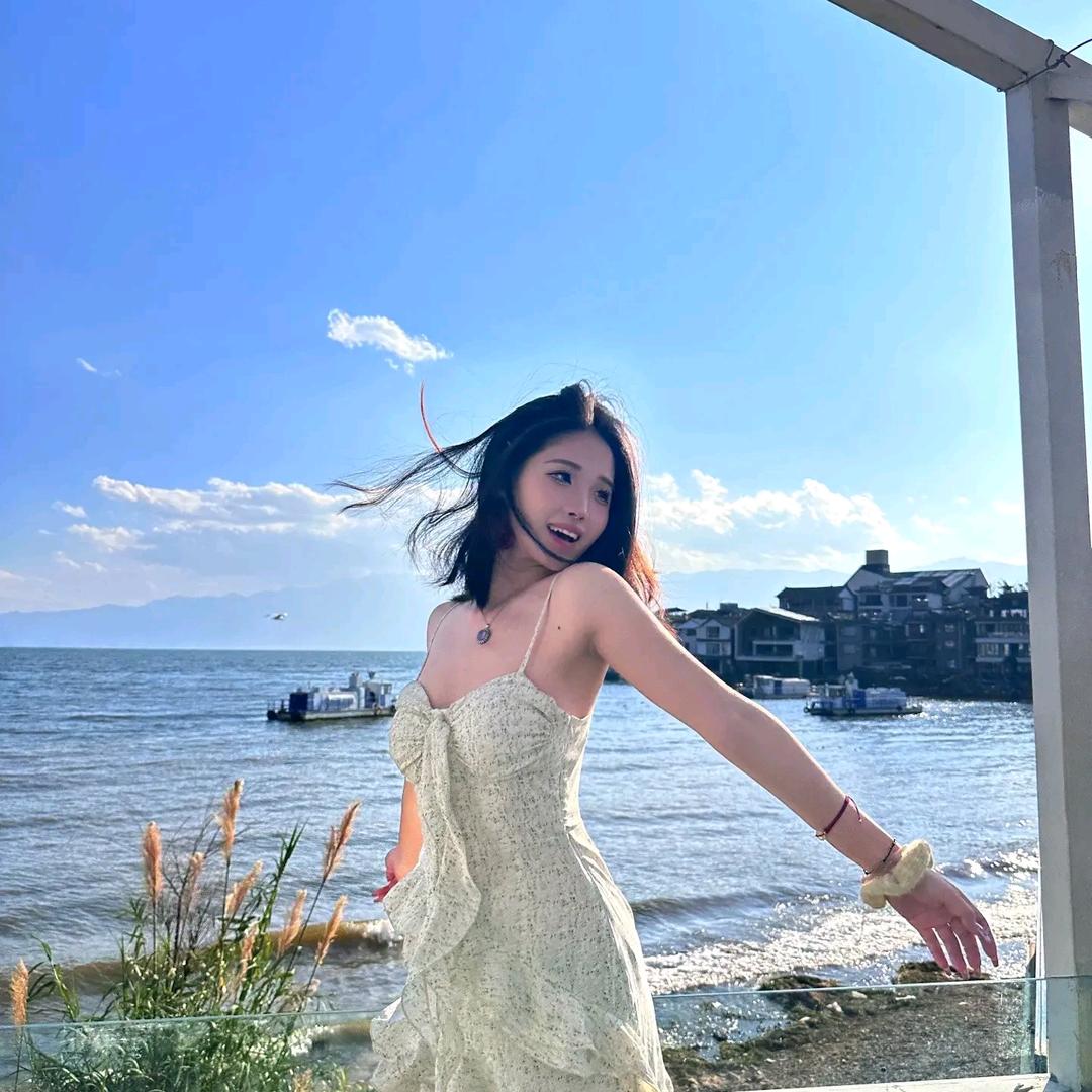 沐沐爱看vr视频