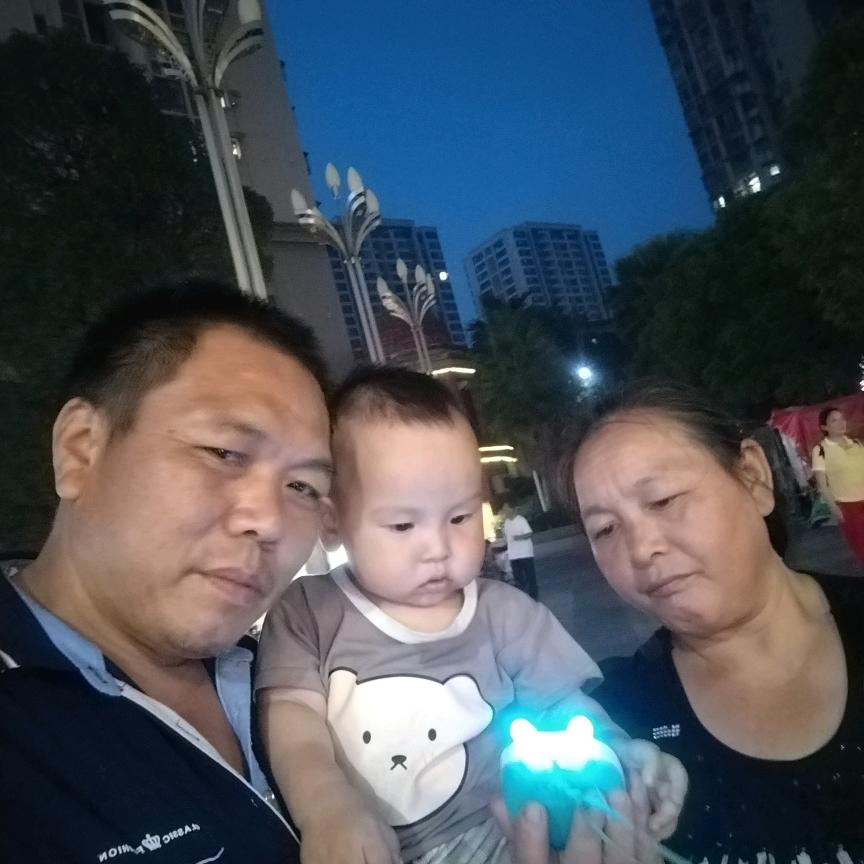 建哥专业带锯师傅锯各种木材