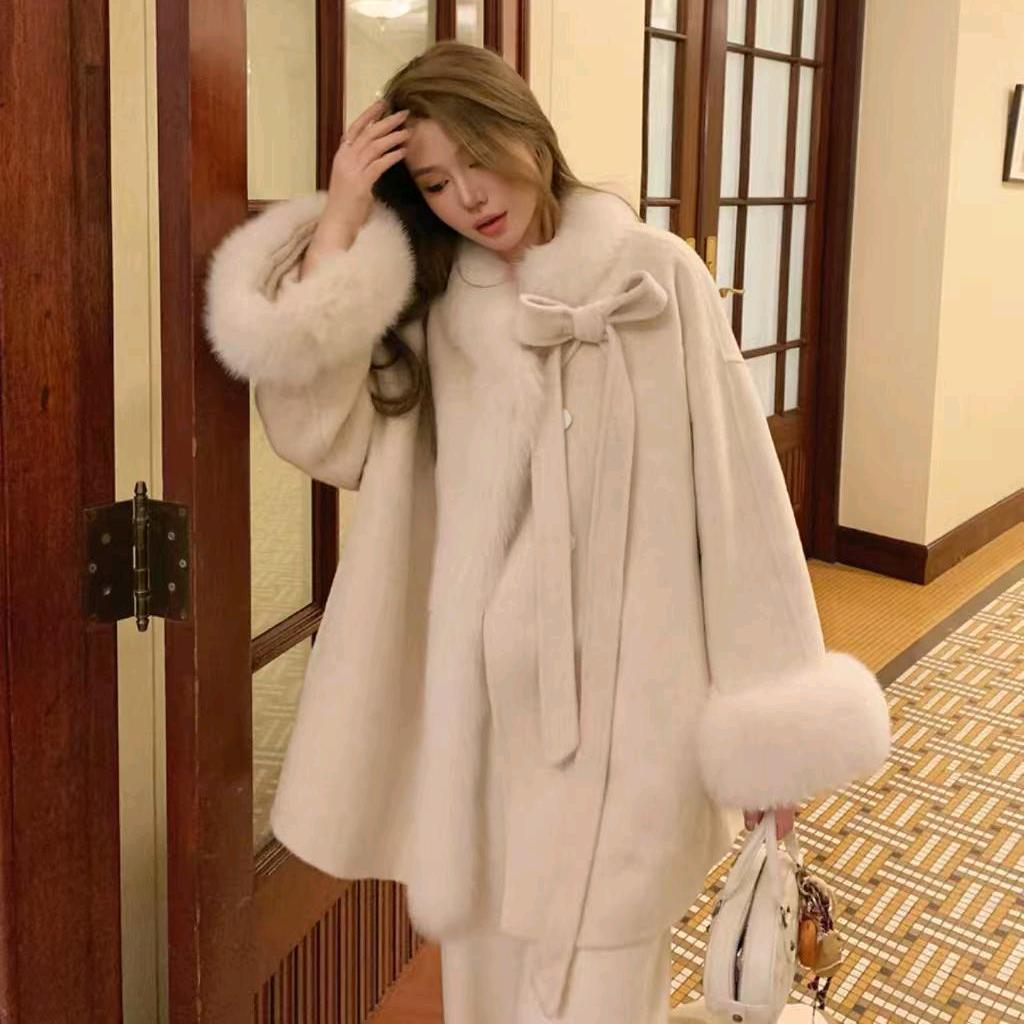 一只羊羊绒大衣