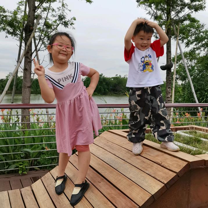 众思维门窗“向优秀的人学习，向对的人靠拢