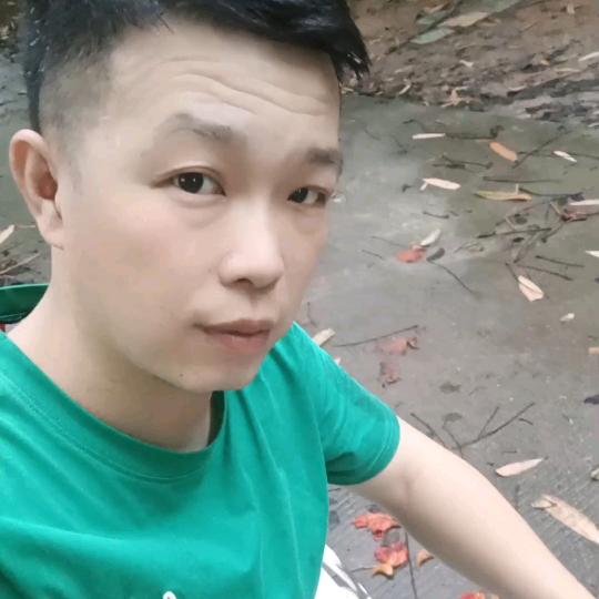 何 宇