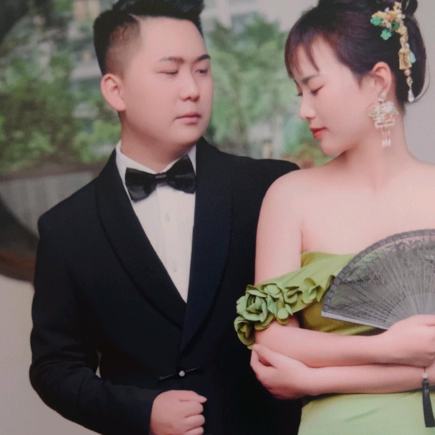 甜甜圈养这猪🐷(༼ つ ◕‿◕ ༽つ