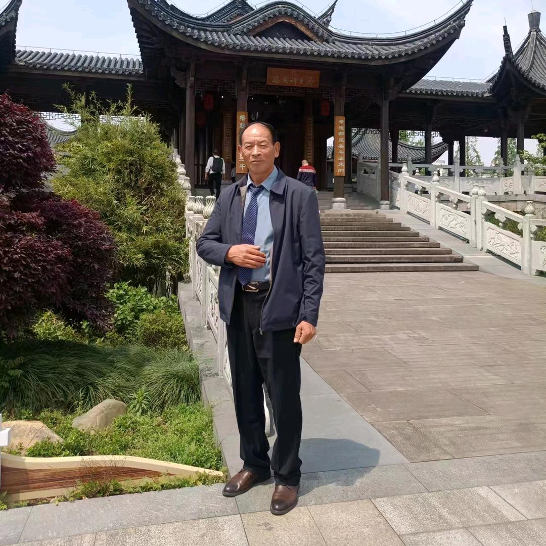 张金春