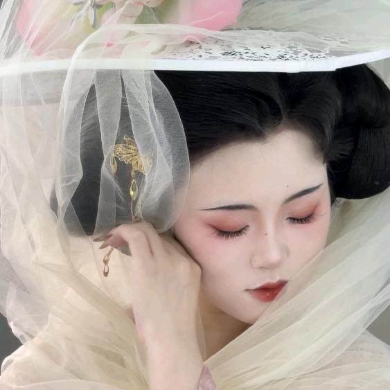 南月