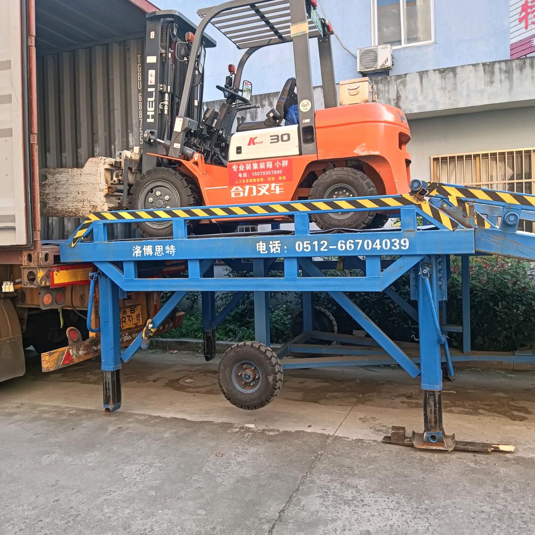 弘哲装卸服务部，专业装集装箱，小胖