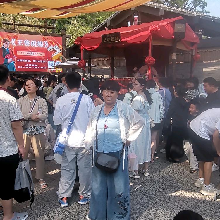 李勤