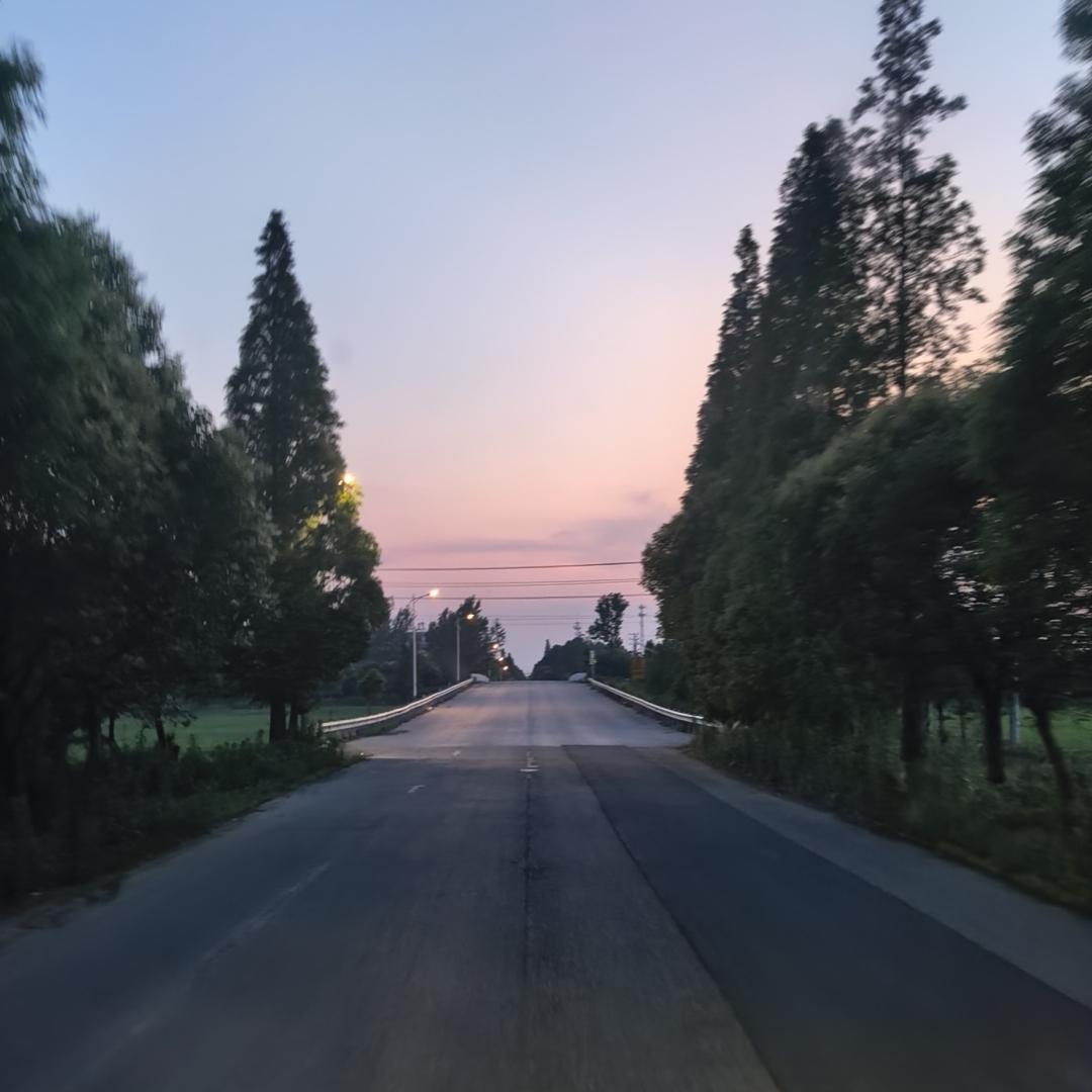 爱开车的小老头