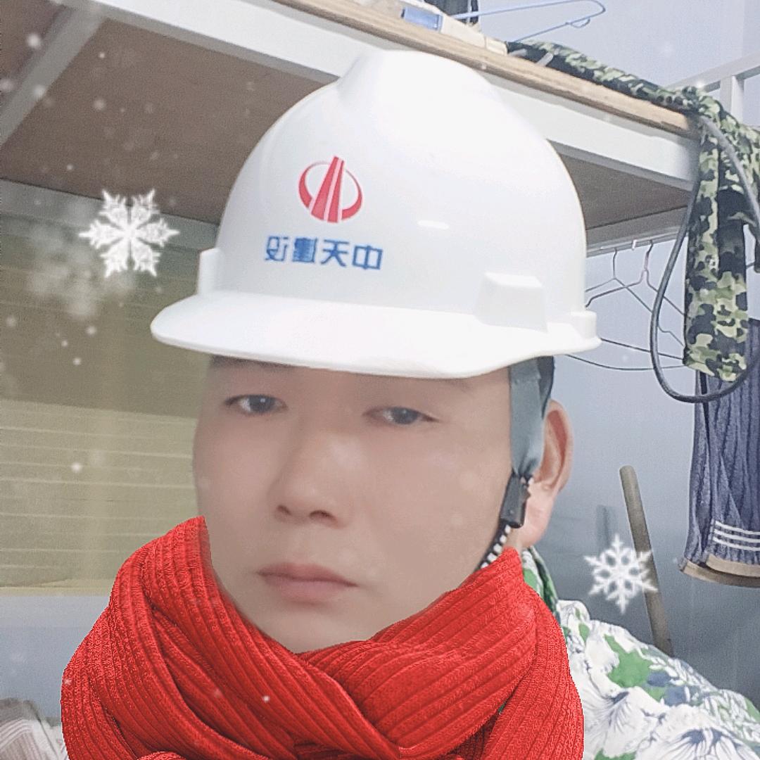 田诚辉在琼A搬砖