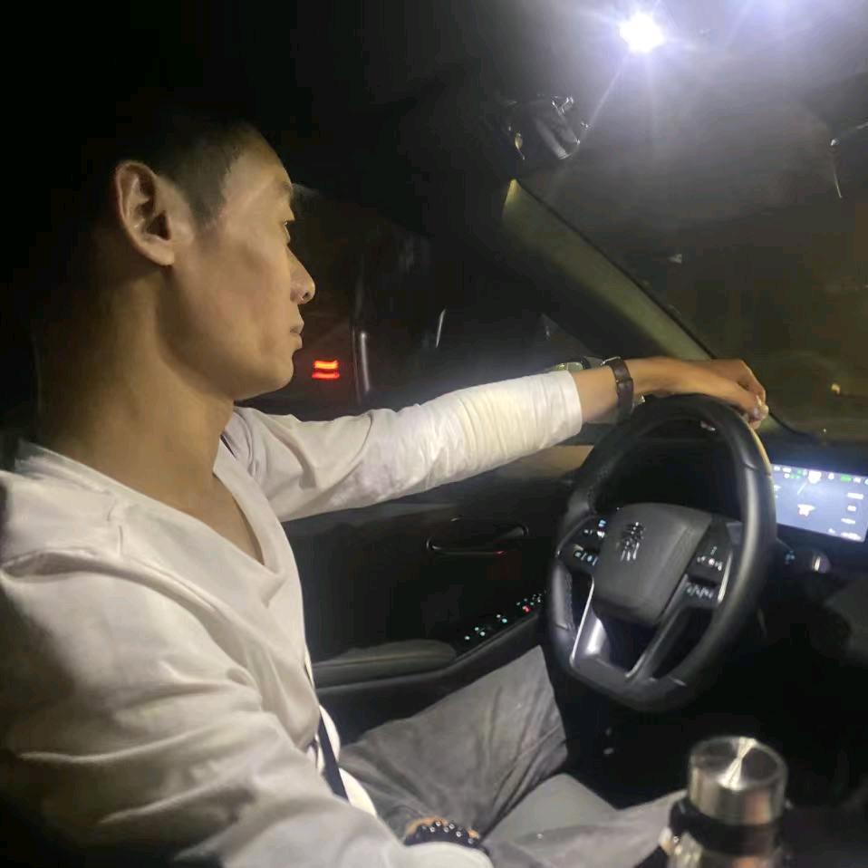 李龙飞