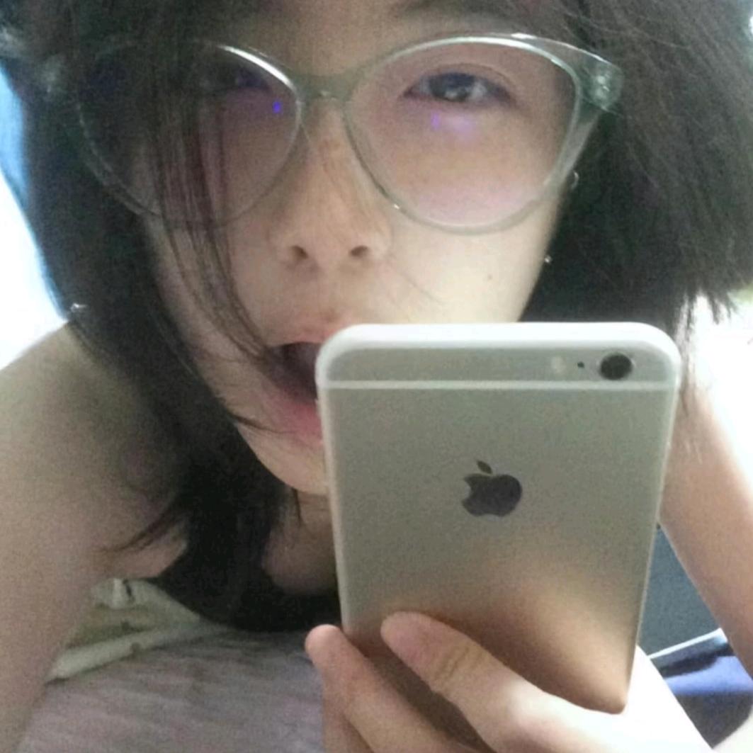 熠卬
