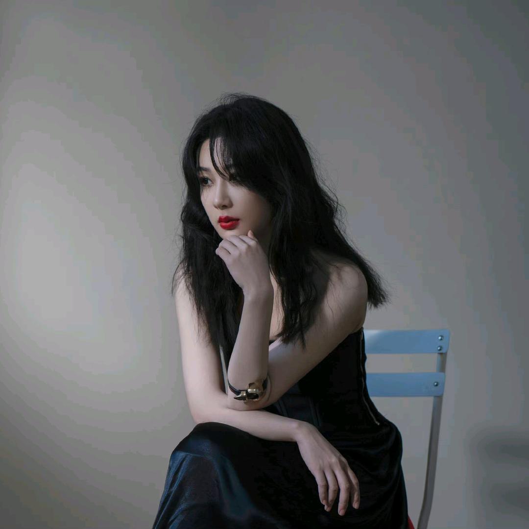 一枚卖房子的小姐姐