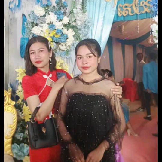 ស្រីទូចលក់ប្រហុក