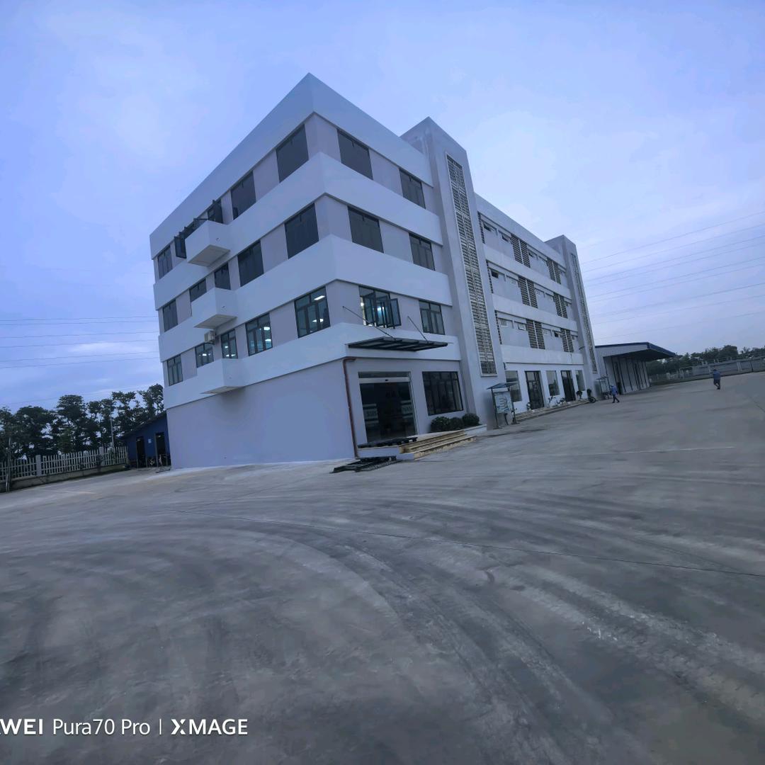 战斗兔(靠人会跑.靠树会倒）