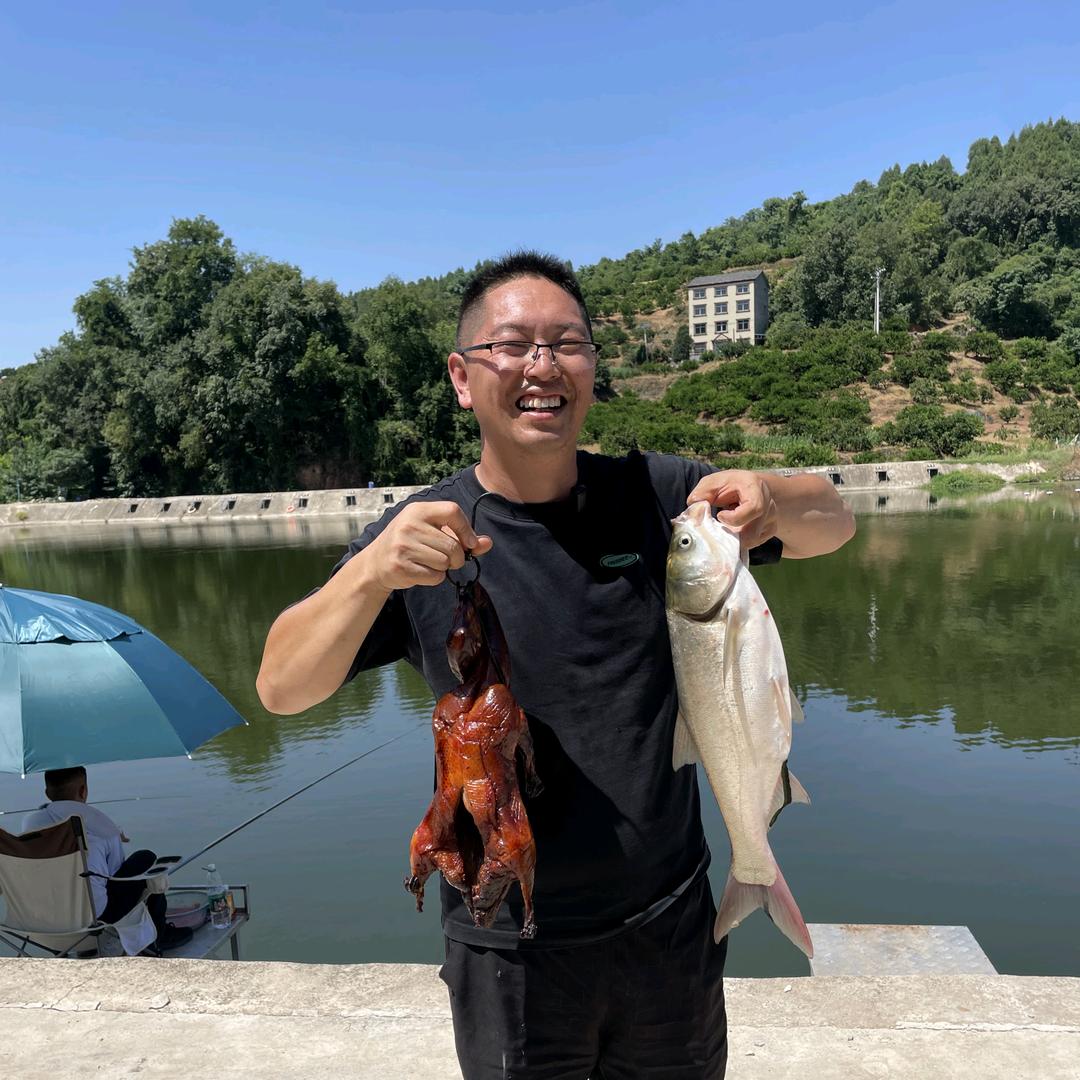 鸭哥爱钓鱼🎣