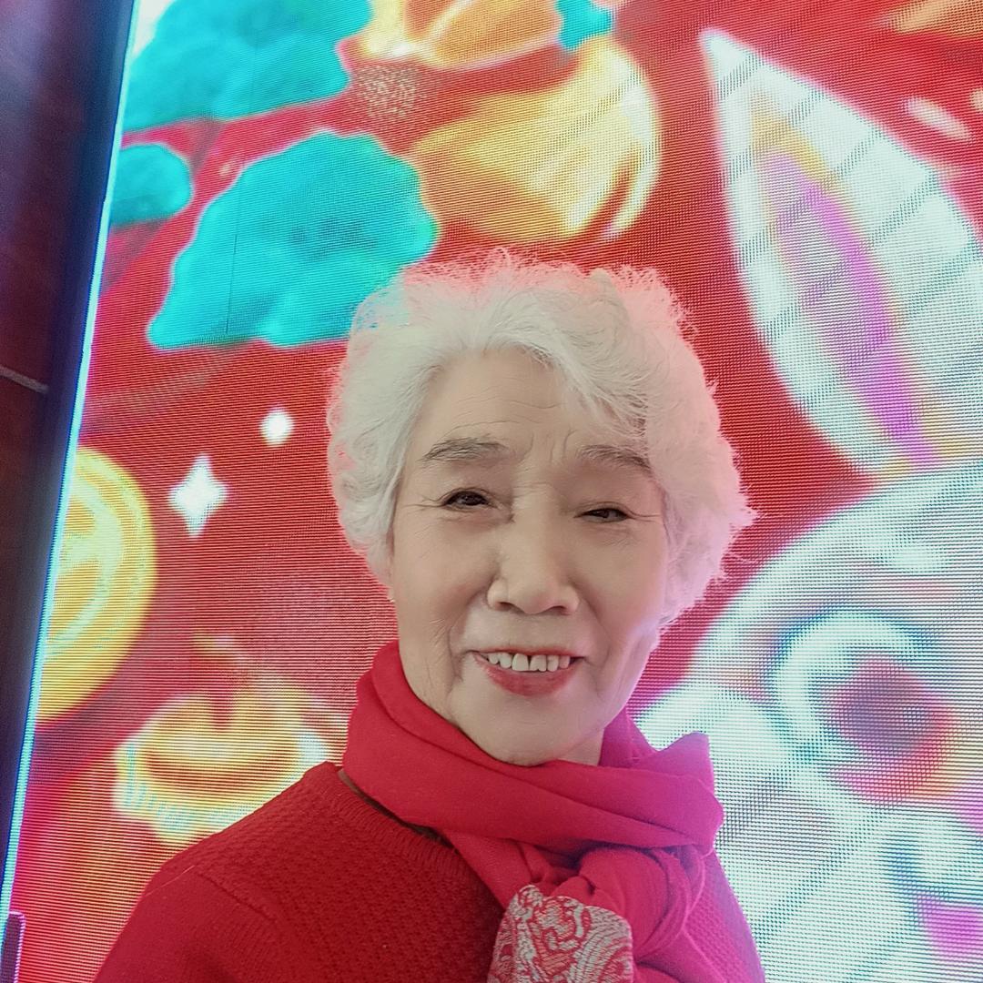 吉祥奶奶晚8.10分直播