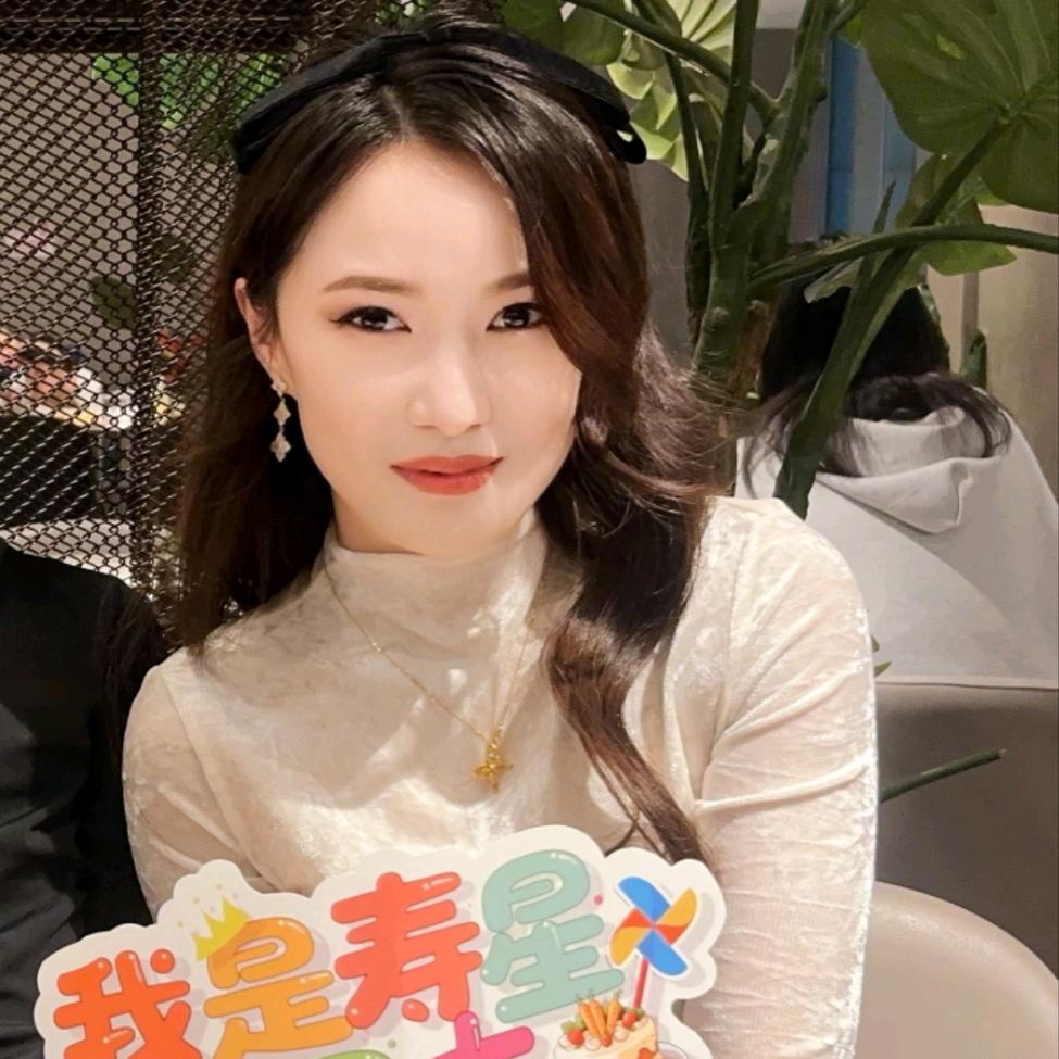 时装设计师💎Crystal晶🪡🏖