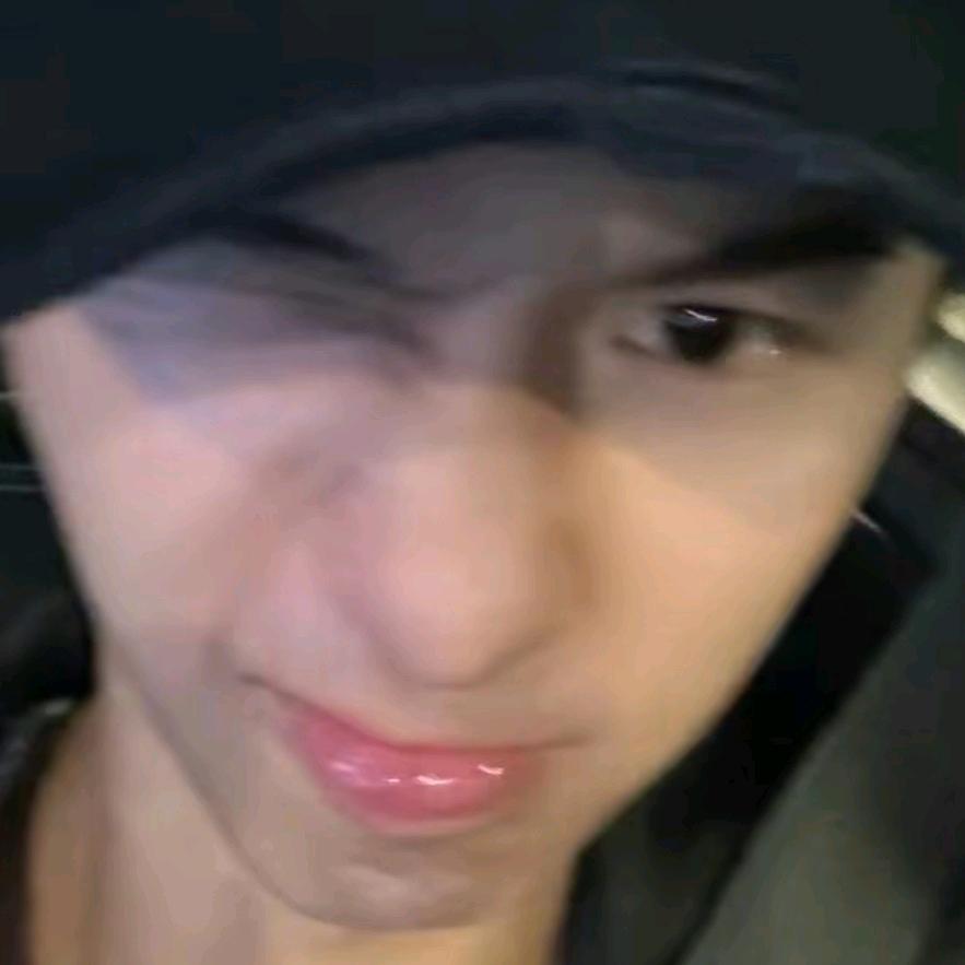 兔飞飞和猫丞丞吖