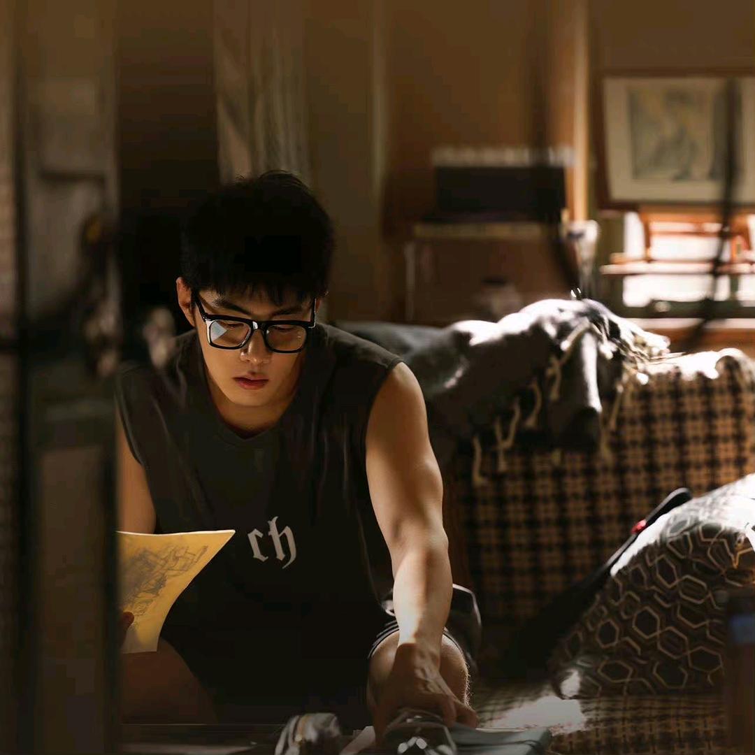 努力在向战战靠近