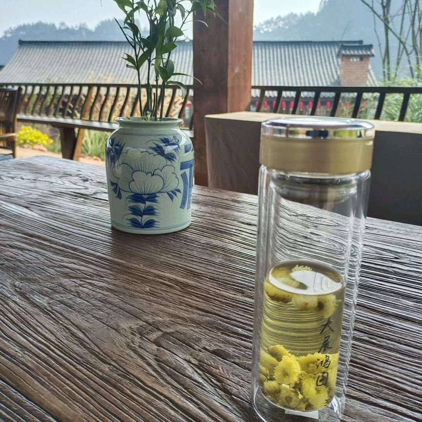 背靠大山