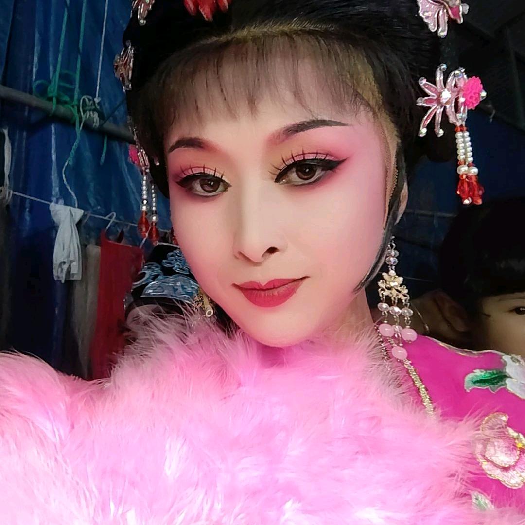 楠楠莲花鼓舞队