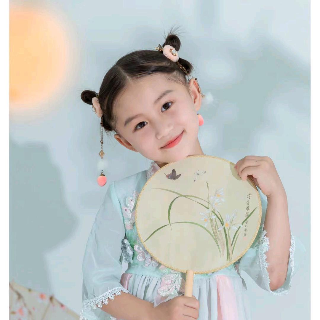 带义眼的小🐻妹