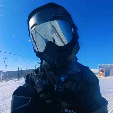 🌸凤凰山滑雪场🤖@ 老  沈