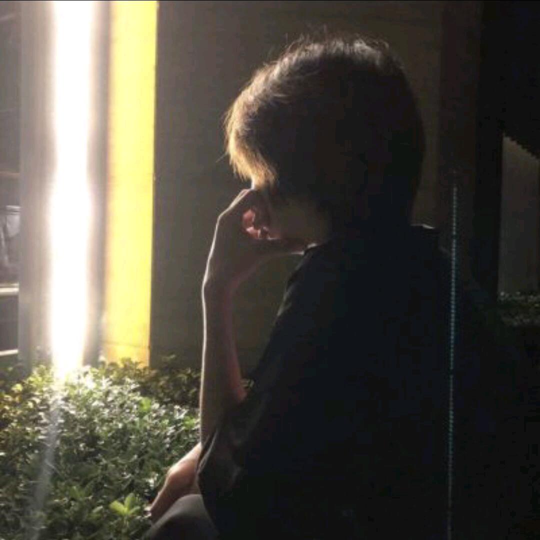 阿滢.