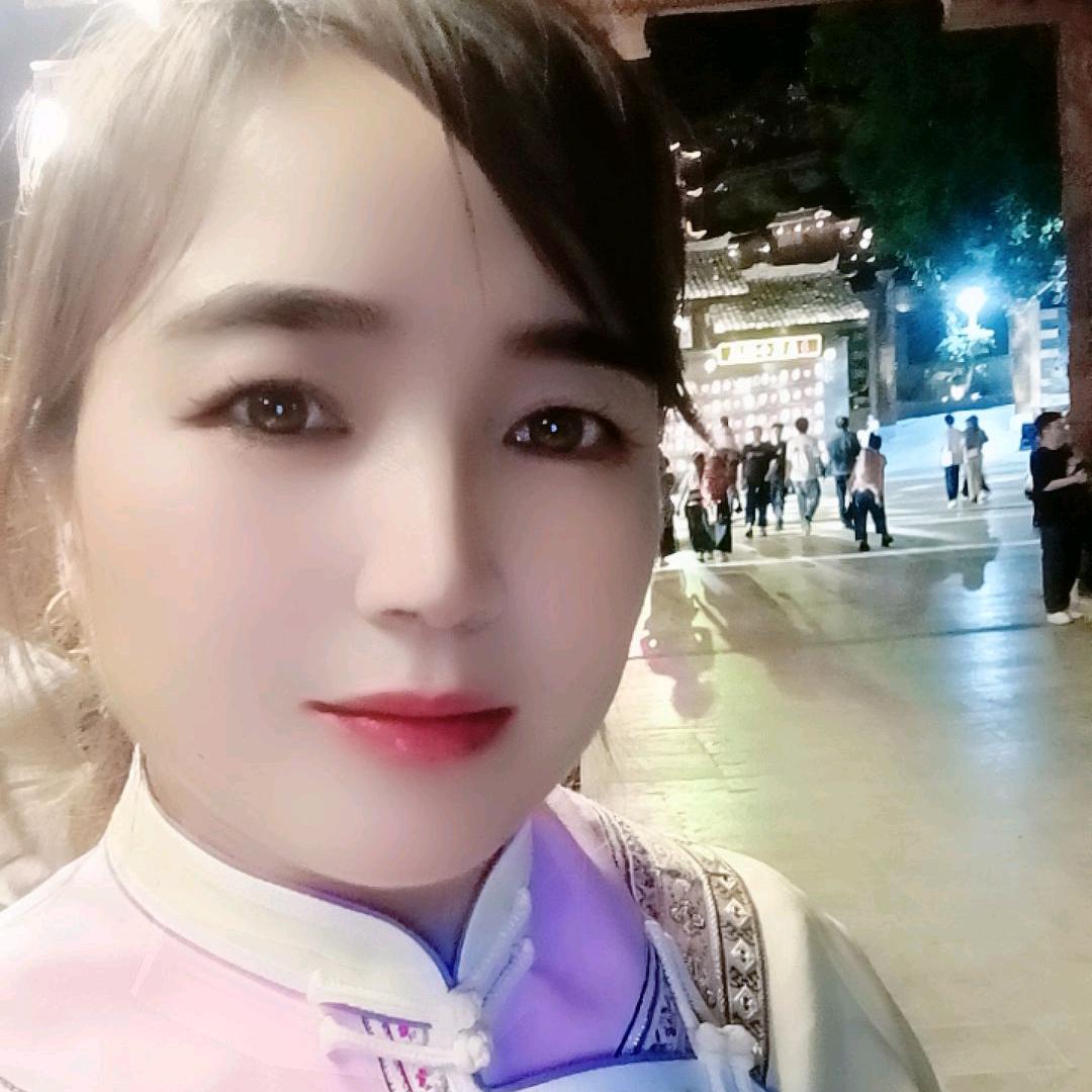 静静  民族服饰