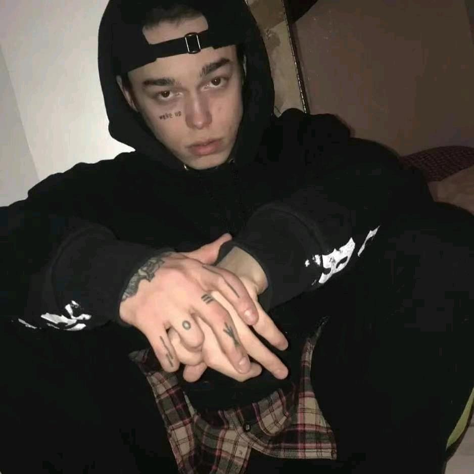 財為壯士心