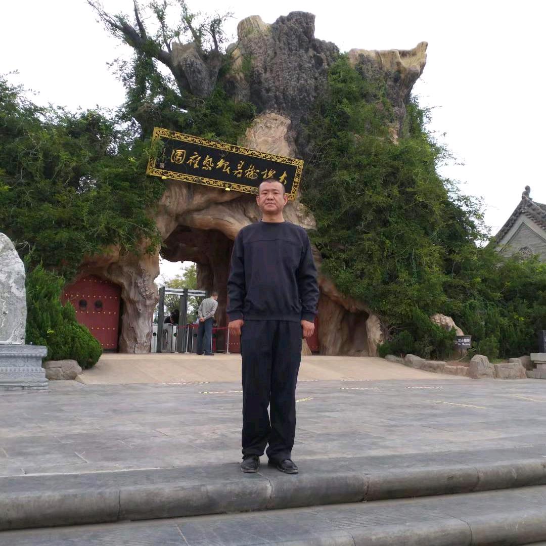 李静伟