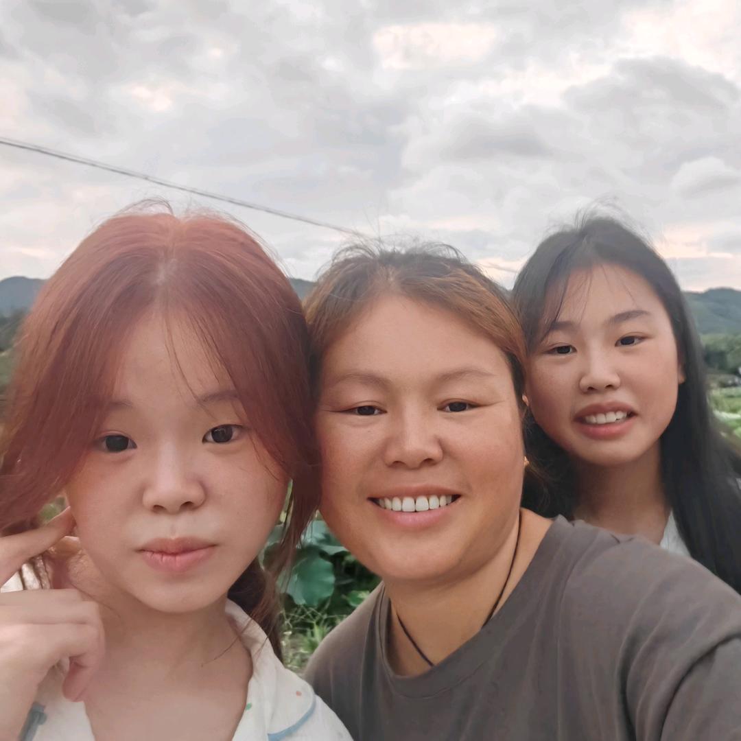 欣欣吖