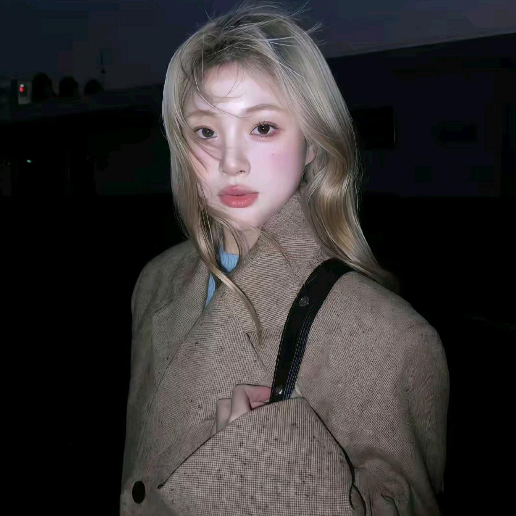 小帏.