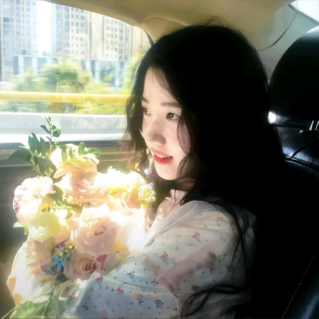 爱吃糖的小女孩