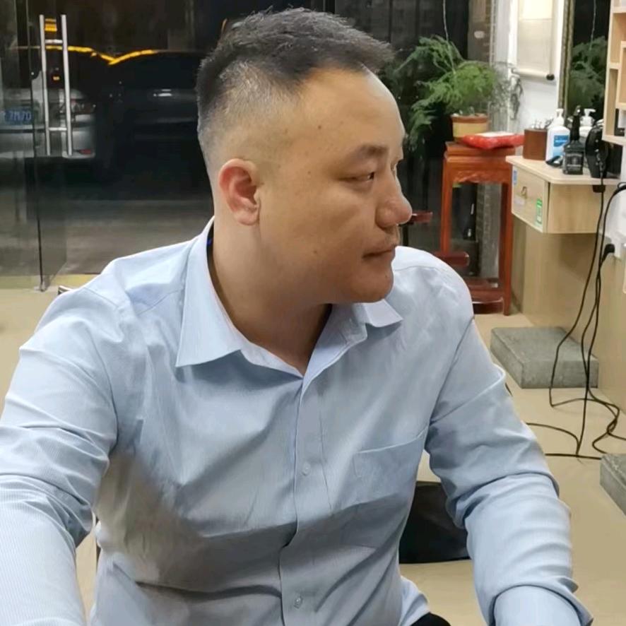 鍾劳板(努力创业中)