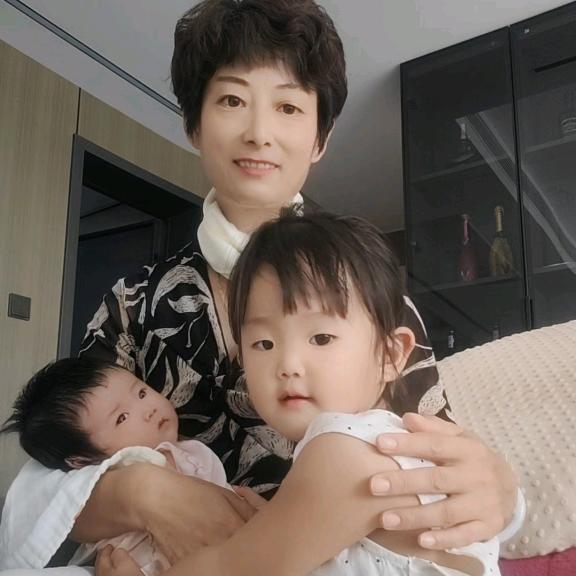 俩个宝宝的奶奶👍