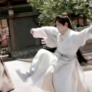 腼腆内向小女孩