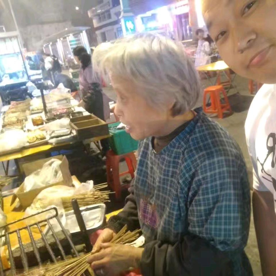 🌈老太太烧烤