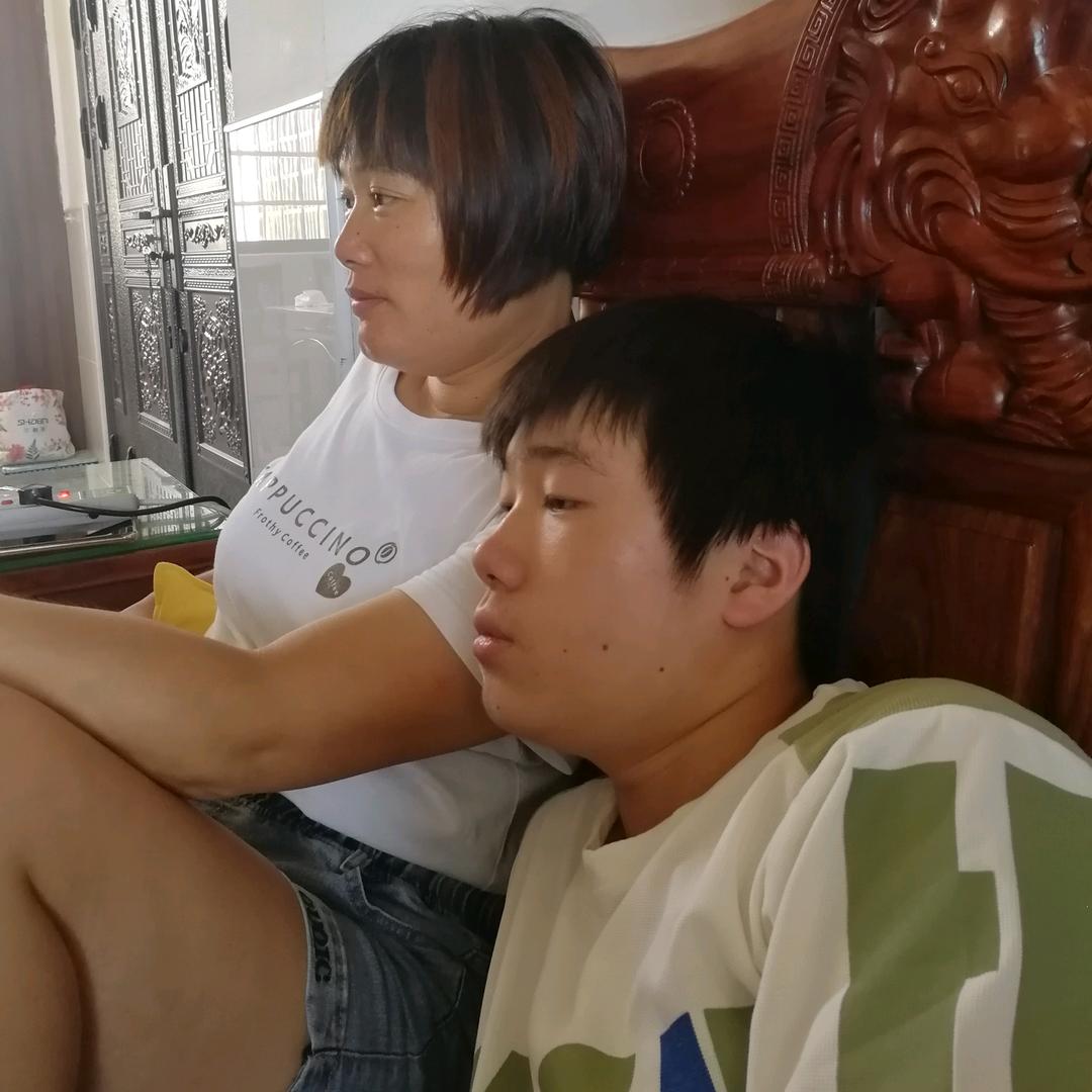 天边的一片彩虹