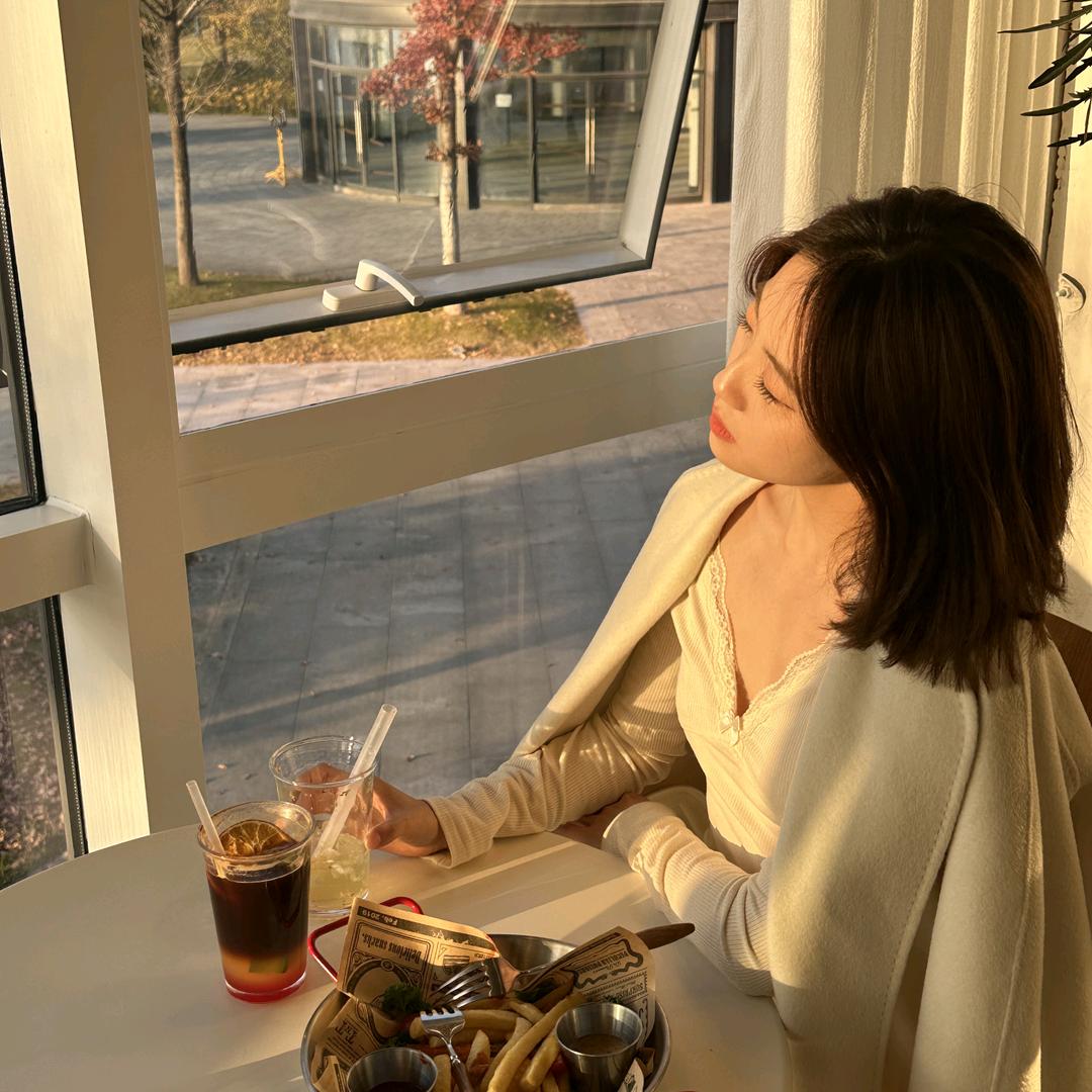 依依小个子轻奢女装