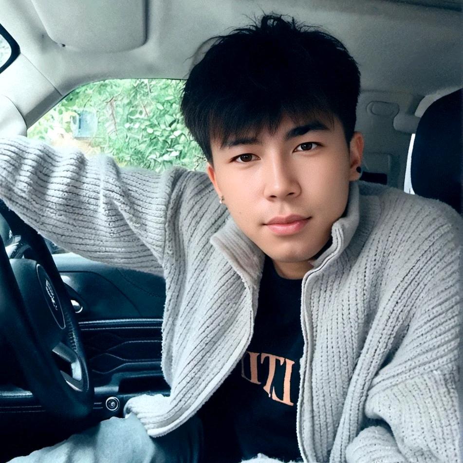 是~saMau🧿🐎🐎
