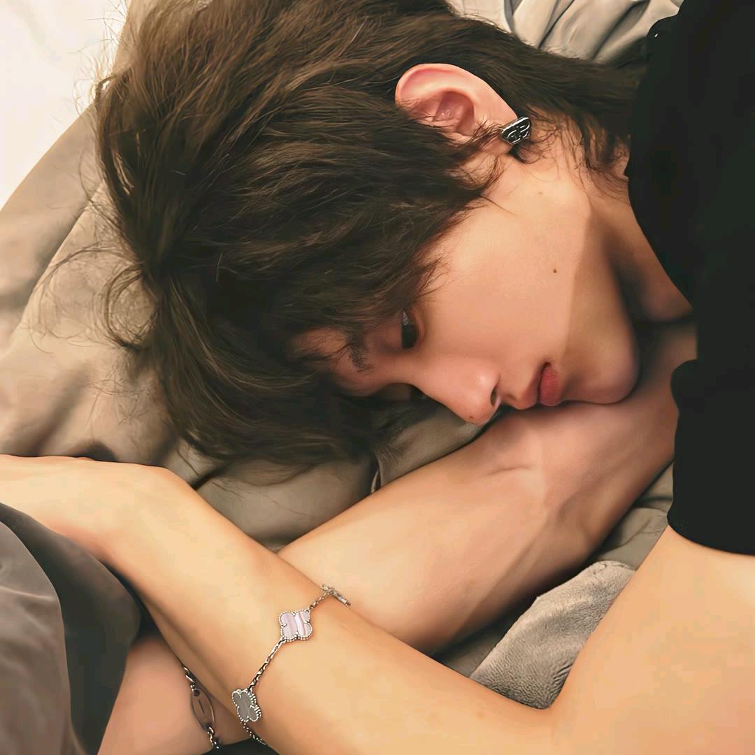 𝑶𝒖𝒕𝒔𝒊𝒅𝒆𝒓 🧊