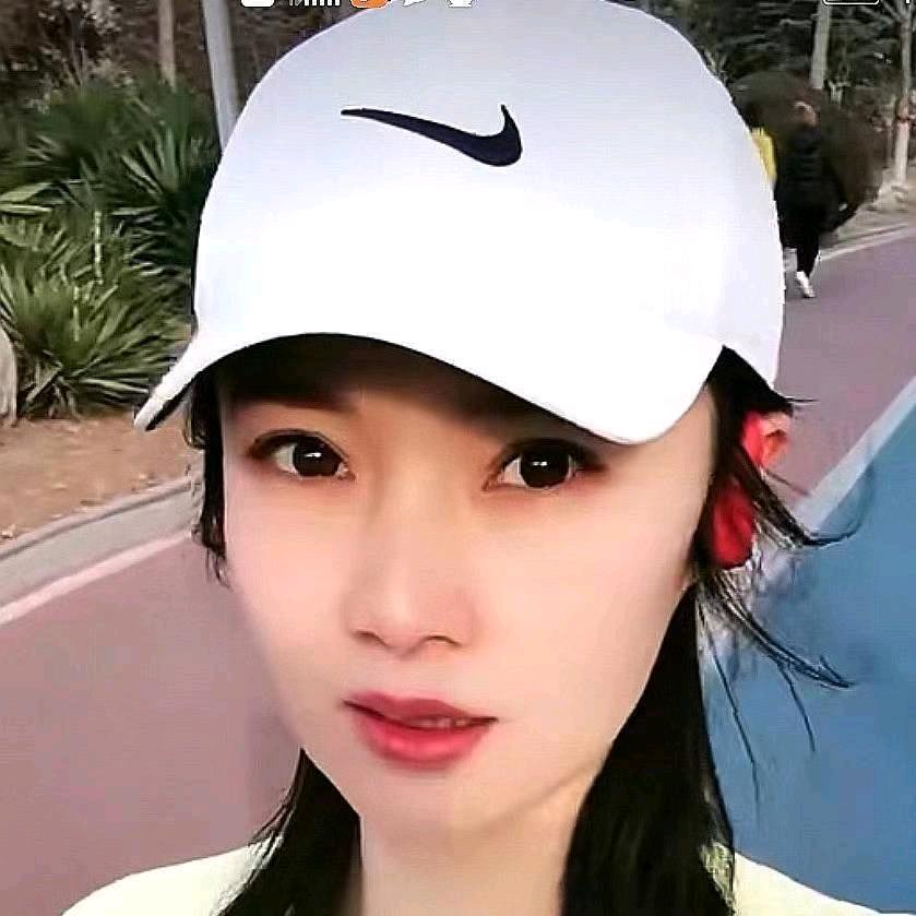 依依