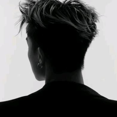 青春是套旧校服