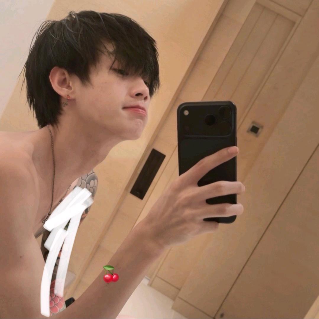 小婷大王💨.