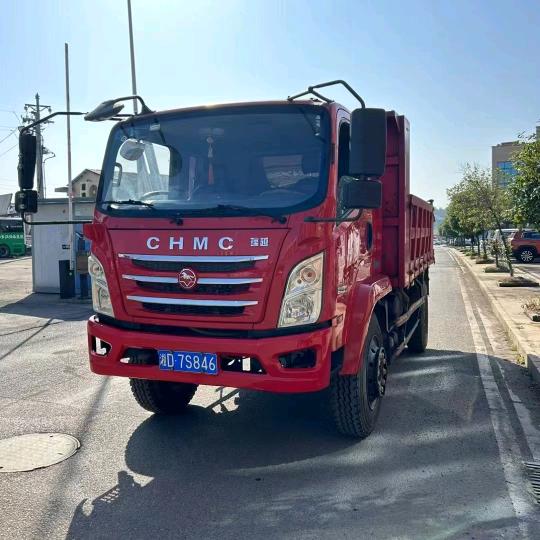 专业收割小麦，玉米籽粒。