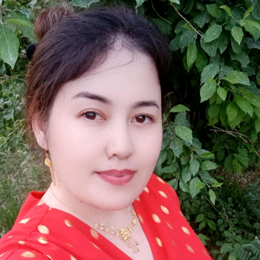 古丽阿依谢姆 گۇلئايشەم