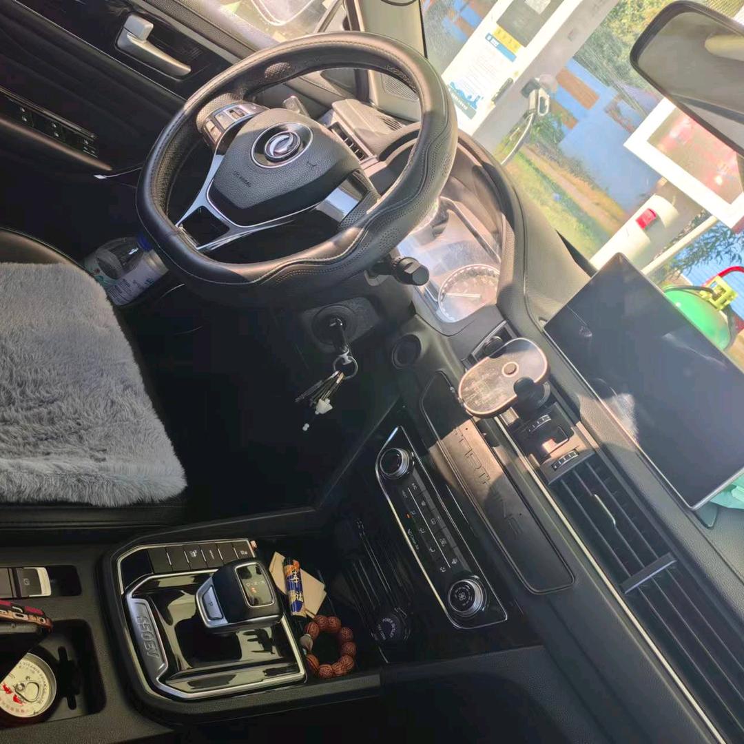 缅甸天然翡翠 翠透冰润品质 展现腕间风情