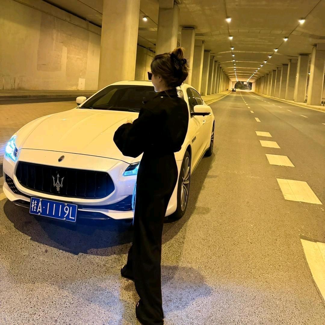 南宁市大美妞VIP.家服装批发老板娘2号