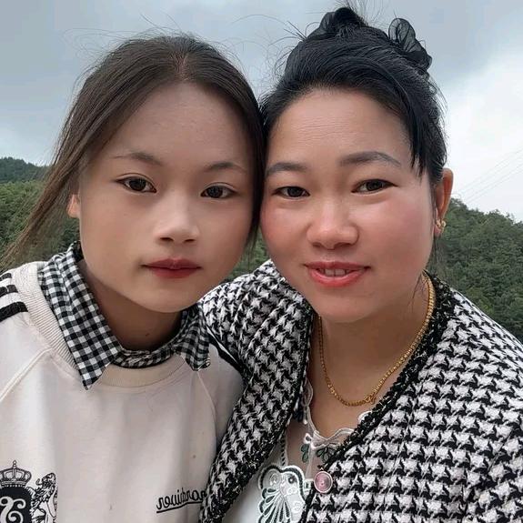 会泽兰兰（表妹团）